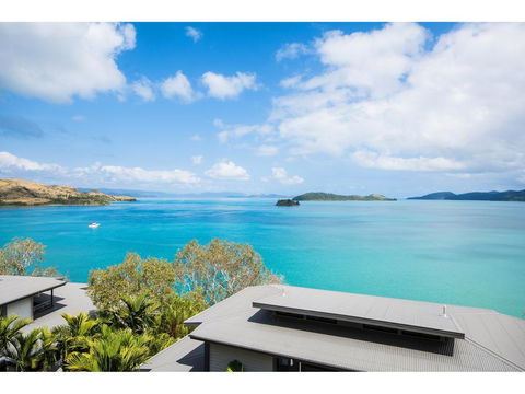 Shorelines 31 - Hamilton Island - Tourism Townsville 1