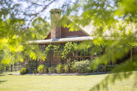 Silky Oak Cottage - Tourism Townsville 0