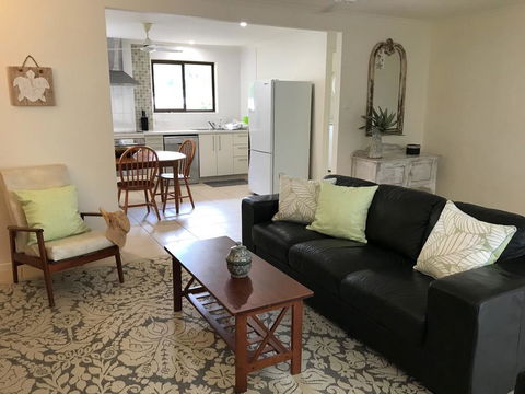 Sinclair - Rainbow Beach, Modern Beach House Close To Everything, Free Wi-Fi - Tourism Townsville 3