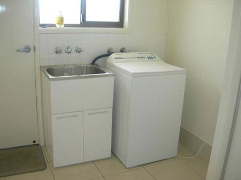 Sinclair - Rainbow Beach, Modern Beach House Close To Everything, Free Wi-Fi - Tourism Townsville 1