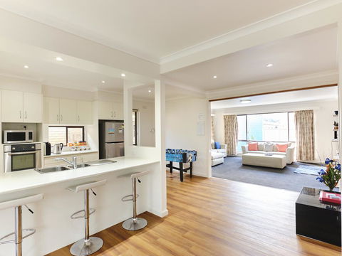 Skymirror Villa - Tourism Townsville 3