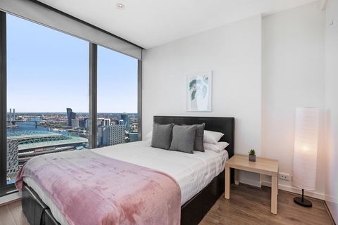 Sleek City Haven With Pool And Gym Access - Tourism Townsville 3