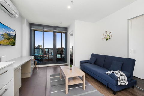Sleek City Haven With Pool And Gym Access - Tourism Townsville 1