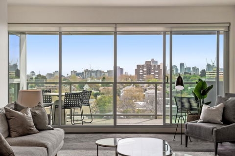 Sleek Skyline View Apartment Ideal For City Break - Tourism Townsville 3