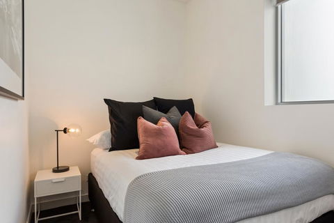 Sleek Skyline View Apartment Ideal For City Break - Tourism Townsville 2