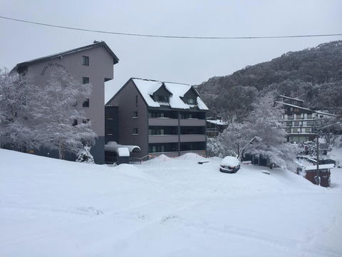 Snow Ski Apartments 27 - Tourism Townsville 0