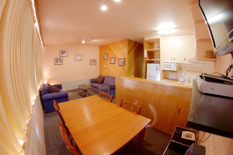 Snow Ski Apartments 29 - Tourism Townsville 2