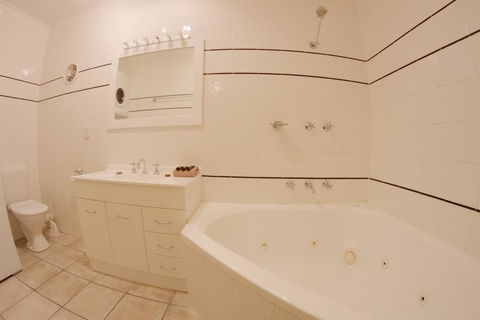 Snow Ski Apartments 34 - Tourism Townsville 3