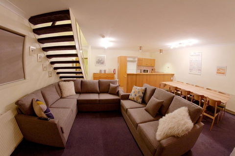 Snow Ski Apartments 38 - Tourism Townsville 2