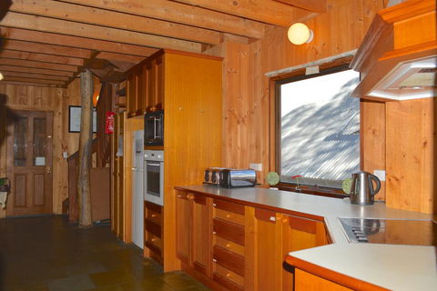 Snowdrop Lodge - Tourism Townsville 2