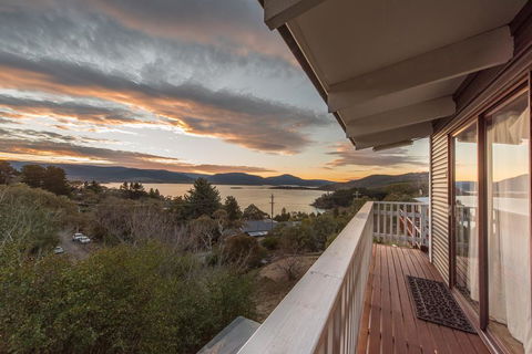 Snowview Units - Tourism Townsville 0