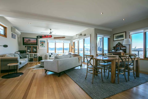 Snowy Mountains Townhouse - Tourism Townsville 0
