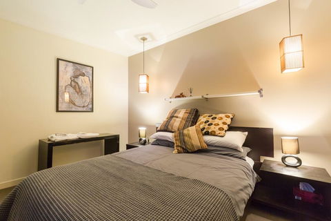 SoHo Penthouse - Tourism Townsville 3