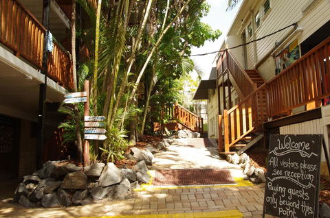 Somewhere To Stay Backpackers - Tourism Townsville 1
