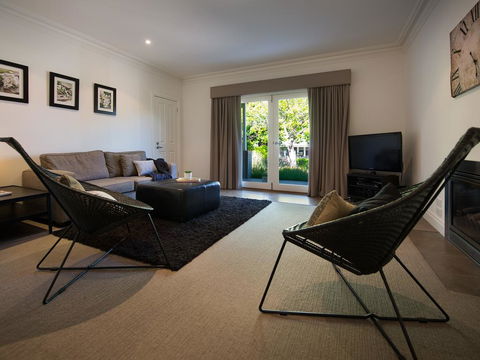 Spa Villas On Main - Tourism Townsville 3