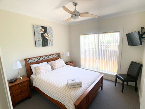 Spacious 2 Bed, 2 Bath Villa - Central Location - Quiet - Tourism Townsville 2