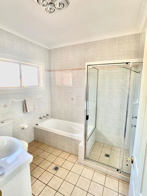 Spacious 2 Bed, 2 Bath Villa - Central Location - Quiet - Tourism Townsville 3