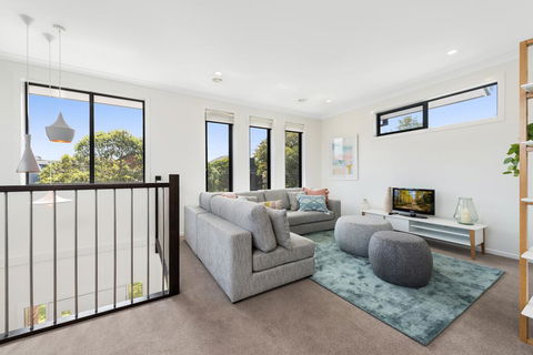 Spacious 4-Bed House With Parking And Backyard - Tourism Townsville 0