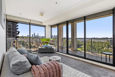 Spacious And Sunny Modern Apartment With City View - Tourism Townsville 0