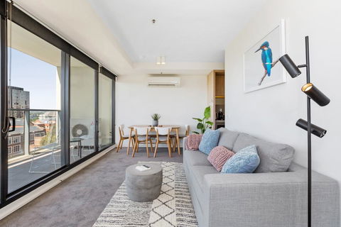 Spacious And Sunny Modern Apartment With City View - Tourism Townsville 1