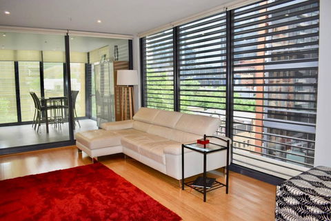 Spacious Apartment In The Heart Of Melbourne's CBD - Tourism Townsville 1