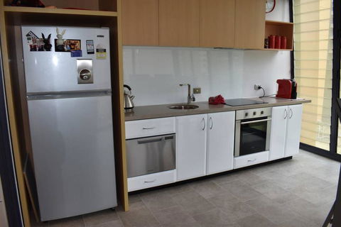 Spacious Apartment In The Heart Of Melbourne's CBD - Tourism Townsville 2