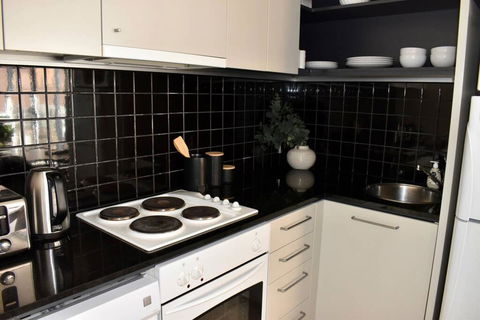Spacious CBD Apartment In The Heart Of Melbourne - Tourism Townsville 3