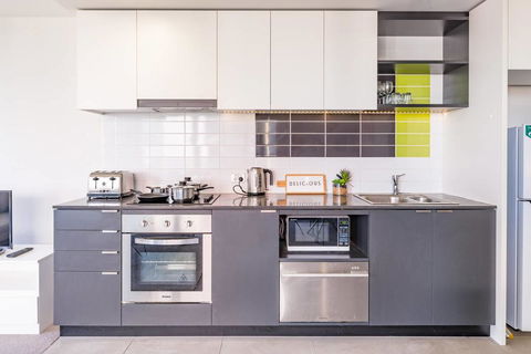 Spacious Docklands 2 Bedroom 2 Bathroom Apartment - Tourism Townsville 2