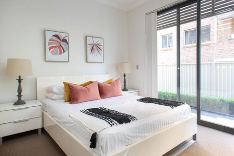 Spacious Two-Bedroom Apartment Near Hospital - Tourism Townsville 1