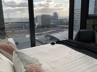 Sparkling 2 bed 1 bath Melbourne CBD Apt - Free Netflix  Wine