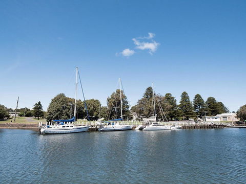 Spinnakers Waterfront - Tourism Townsville 2