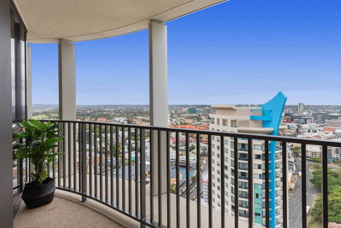 SPIRE - Fast Internet Monthly Stays W Carpark - Tourism Townsville 3