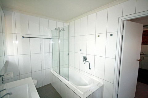 Sponars Onshore Apartment 1 - FREE Unlimited WIFI - Tourism Townsville 1