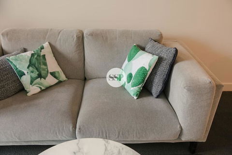 St Kilda Rd LV 5 2BDR2BATHR WIFI Albert Park - Tourism Townsville 3