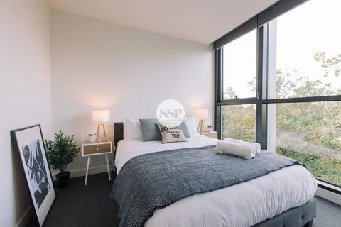 St Kilda Rd LV 5 2BDR2BATHR WIFI Albert Park - Tourism Townsville 1