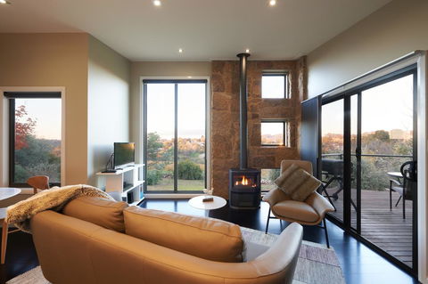 StoneTryst Spa Villas - Tourism Townsville 0