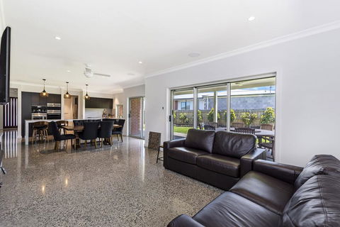 Stoney's On MIlls - Tourism Townsville 2