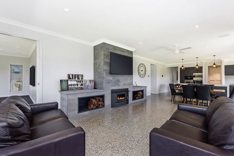 Stoney's On MIlls - Tourism Townsville 3