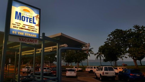 Strand Motel - Tourism Townsville 1