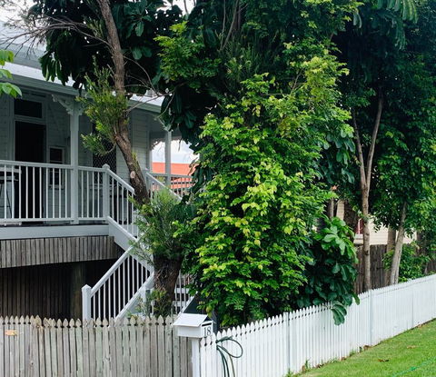 Stranded? Nowhere To Stay? Sanitised Apartment, Sleeps 4, Netflix, Wifi, Pool - Tourism Townsville 1