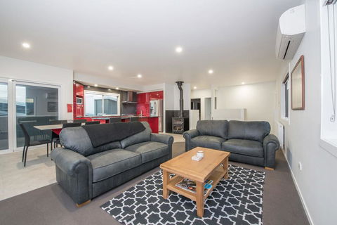 Stratton Summit 4- Modern, Sophisticated Style With Lake And Mountain Views - Tourism Townsville 0