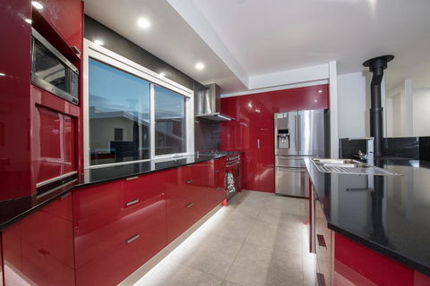 Stratton Summit 4- Modern, Sophisticated Style With Lake And Mountain Views - Tourism Townsville 3