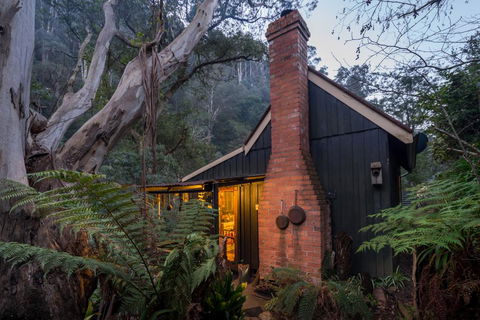 Stringer's Cottage - Tourism Townsville 0