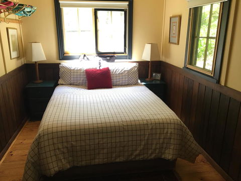 Stringer's Cottage - Tourism Townsville 1
