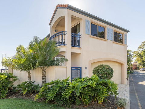 Stunning 3 Bedroom Villa At Hope Harbour Marina - Tourism Townsville 3