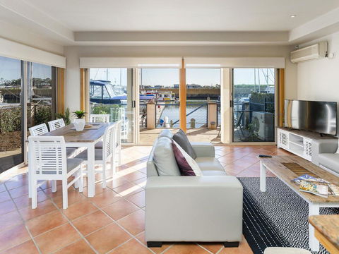 Stunning 3 Bedroom Villa At Hope Harbour Marina - Tourism Townsville 0