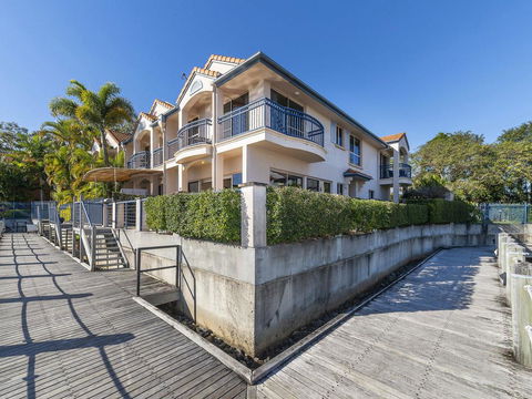 Stunning 3 Bedroom Villa At Hope Harbour Marina - Tourism Townsville 1