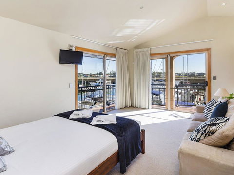 Stunning 3 Bedroom Villa At Hope Harbour Marina - Tourism Townsville 2
