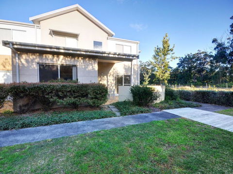 Stunning Holiday Townhouse - Tourism Townsville 0