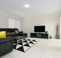 Stunning Home Near Scarborough Beach Sleeps 11 - Tourism Townsville